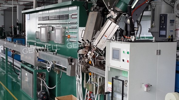CHEMICAL FOAMING EXTRUDING MACHINE—TRIPLE LAYERS